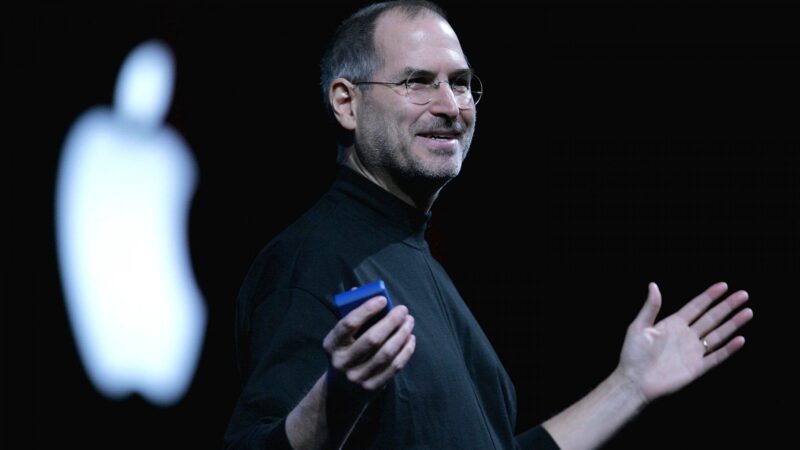 Il discorso con cui Steve Jobs ha svelato il primo iPhone, parola per parola