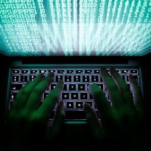 Un produttore di computer del Massachusetts registra il primo nome a dominio su Internet: fallirà presto
