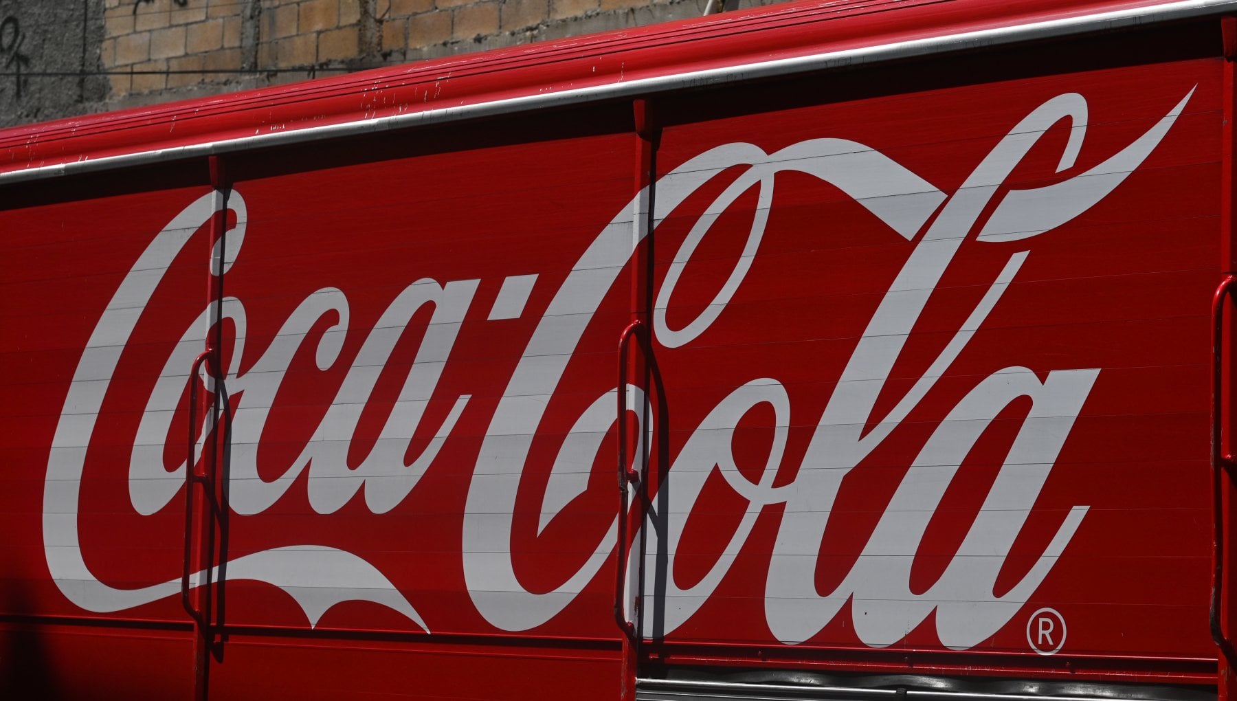 Un farmacista inventa la Coca-Cola, ma non lo capisce