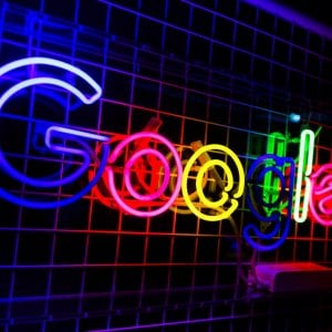 Google annuncia Bard, l’IA con cui si può conversare